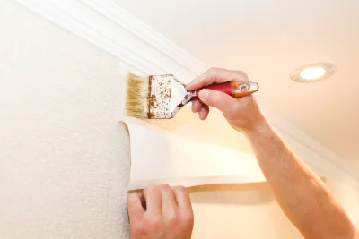 Pose de papier peint à Omblèze — revêtements muraux et toiles de verre